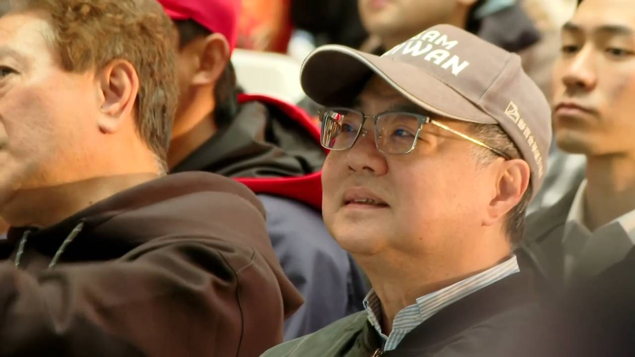 卓揆包機赴日看球掀波　前藍委費鴻泰逆風挺：確為外交突破